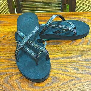 Teva Woman’s Sandals, Oluwahu With Quick Dry Webbing Top, EVA Arch Support Sz10